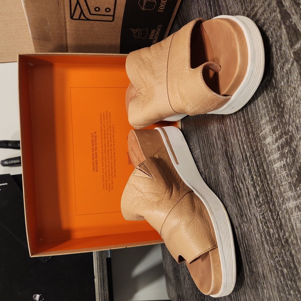 Gentle souls by kenneth cole, Gisele 65 mule sandal